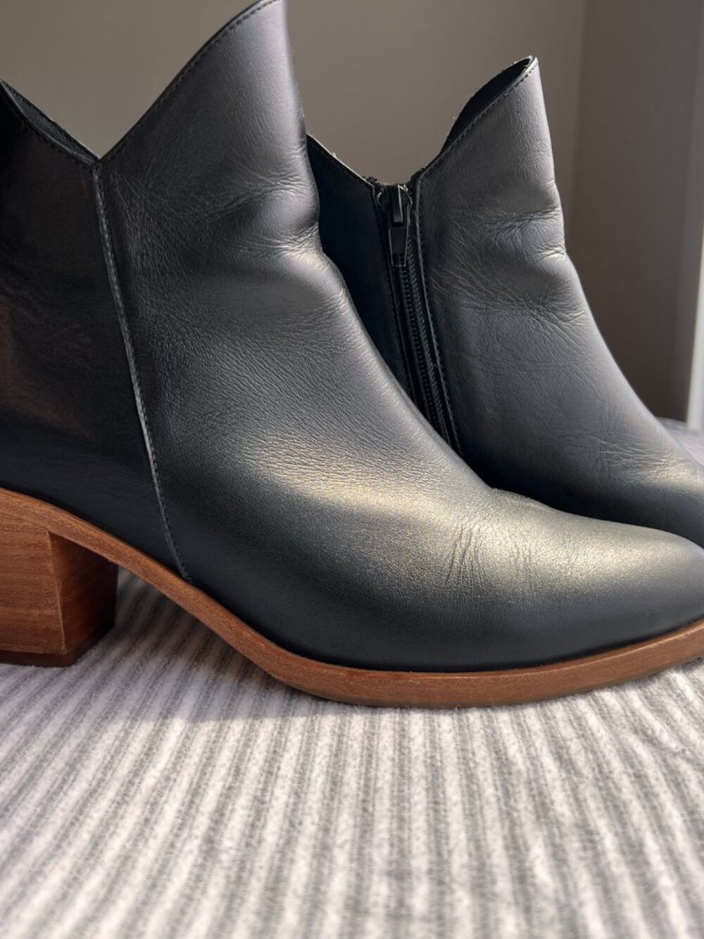 Poppy Barley Two Point Five ankle boots size 9